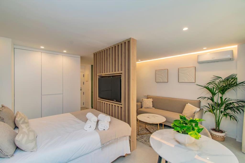 Apartment & Center *