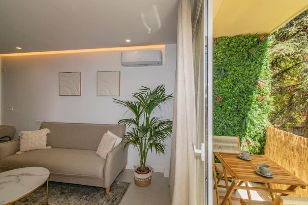 & Center Marbella