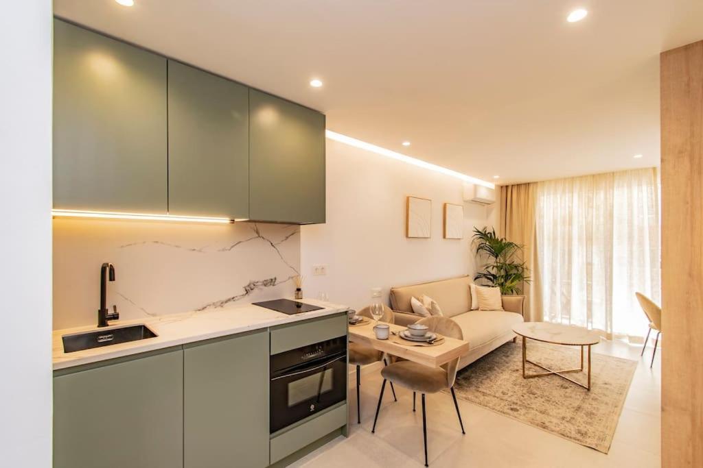 Apartment & Center *